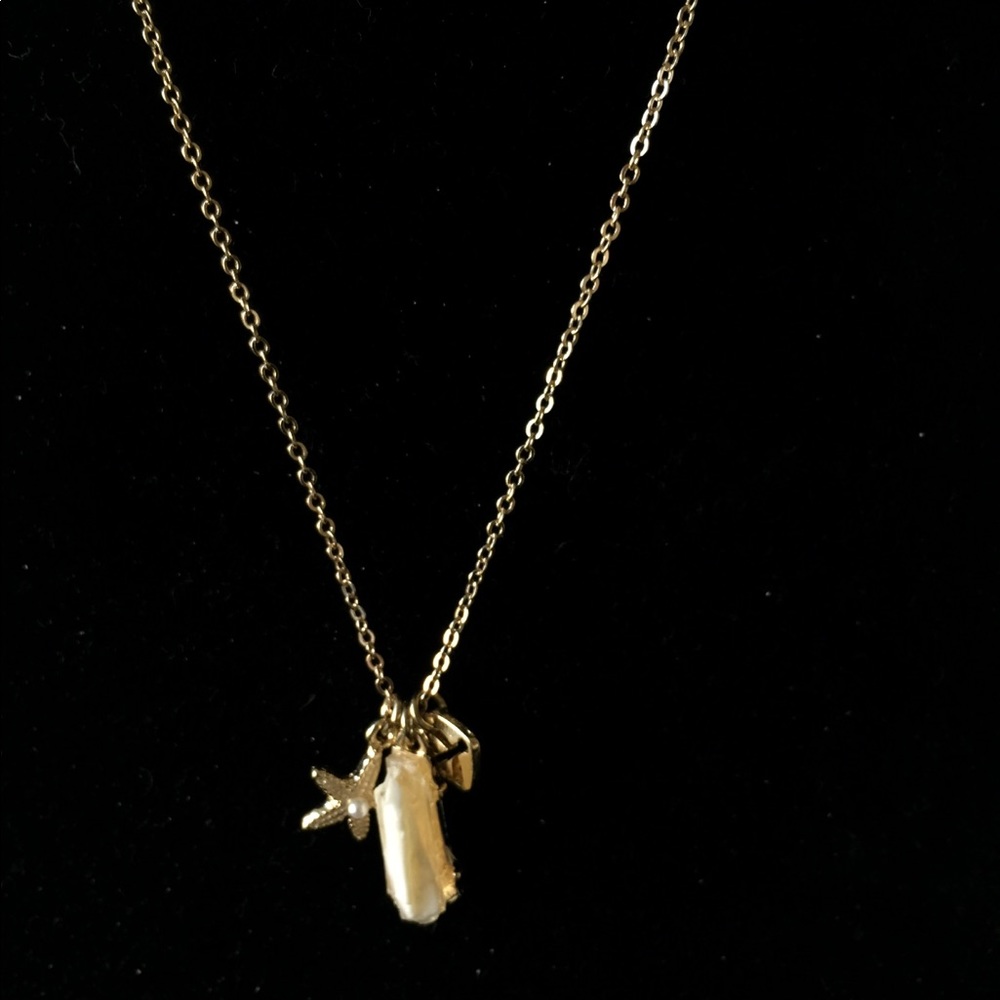Gold Necklace with 3 charms - Picture 4 of 5
